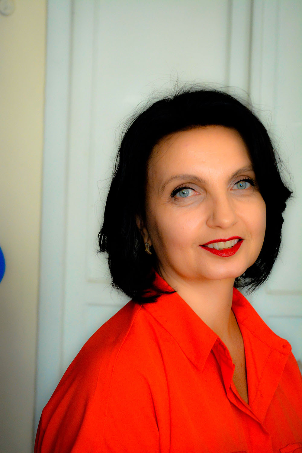 Олена БІЛОЗУБ (Завідуюча бібліотекою)